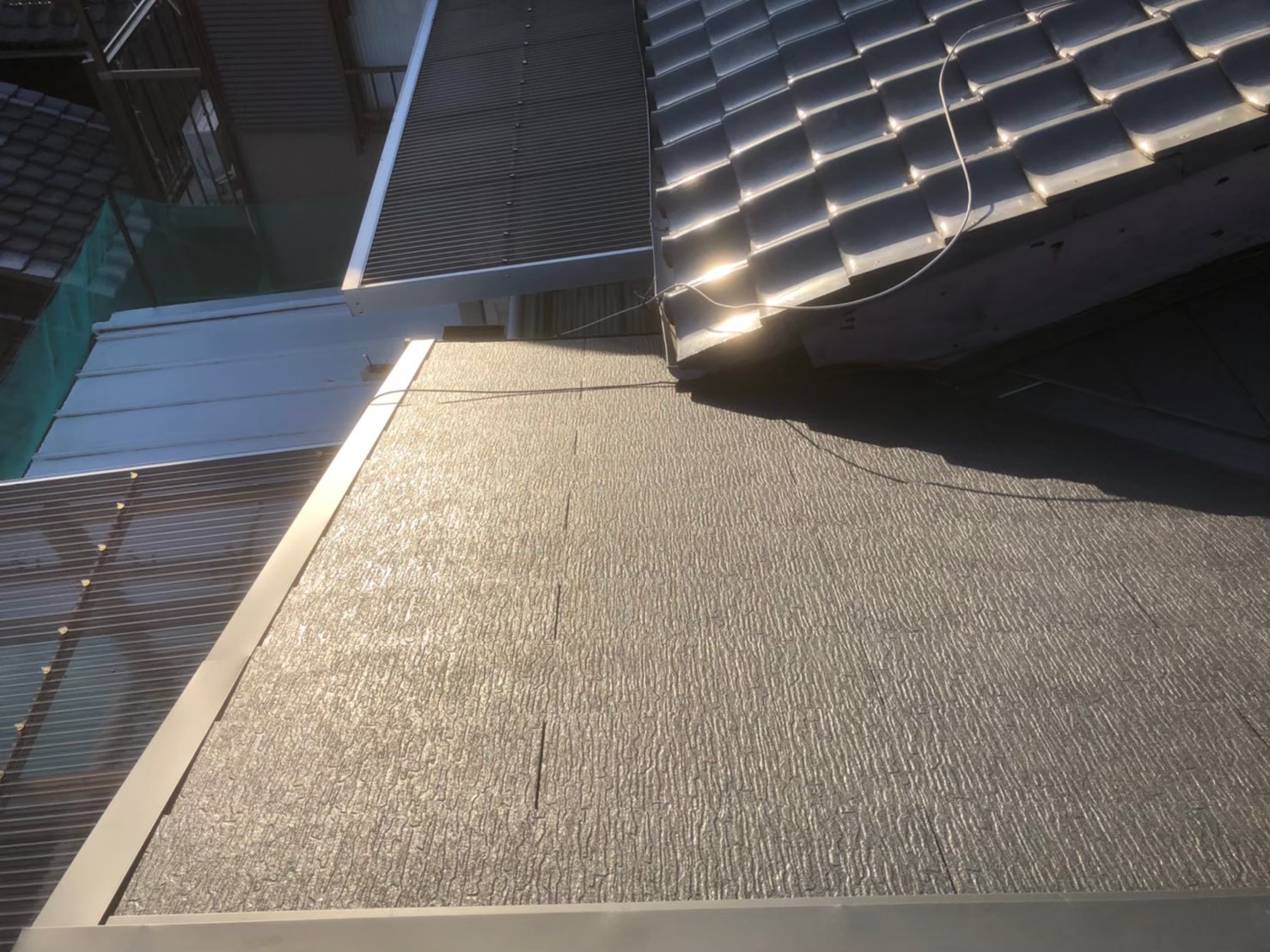 コロニアルクァッドにて屋根の仕上げ